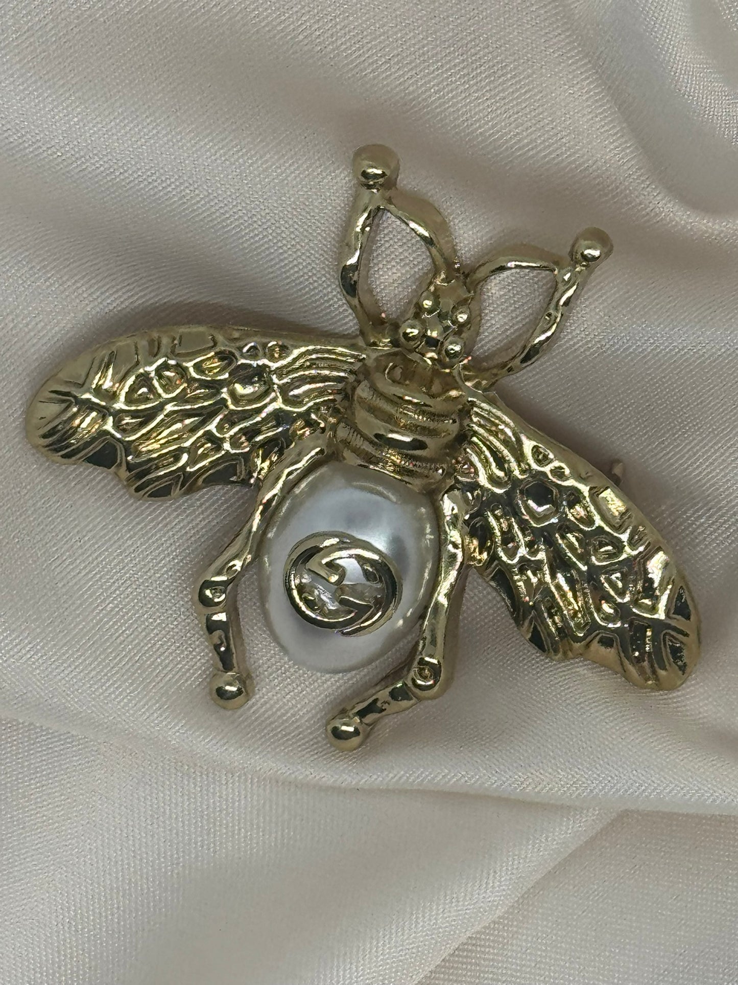 Retro Bee with Faux Pearl Brooch - Gold