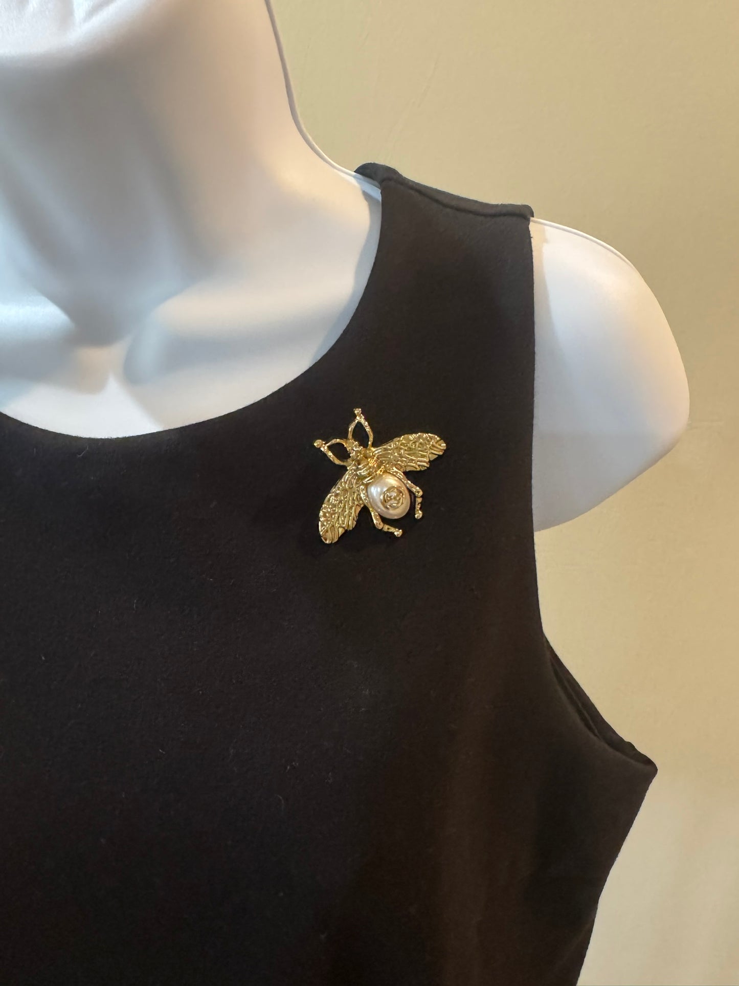 Retro Bee with Faux Pearl Brooch - Gold